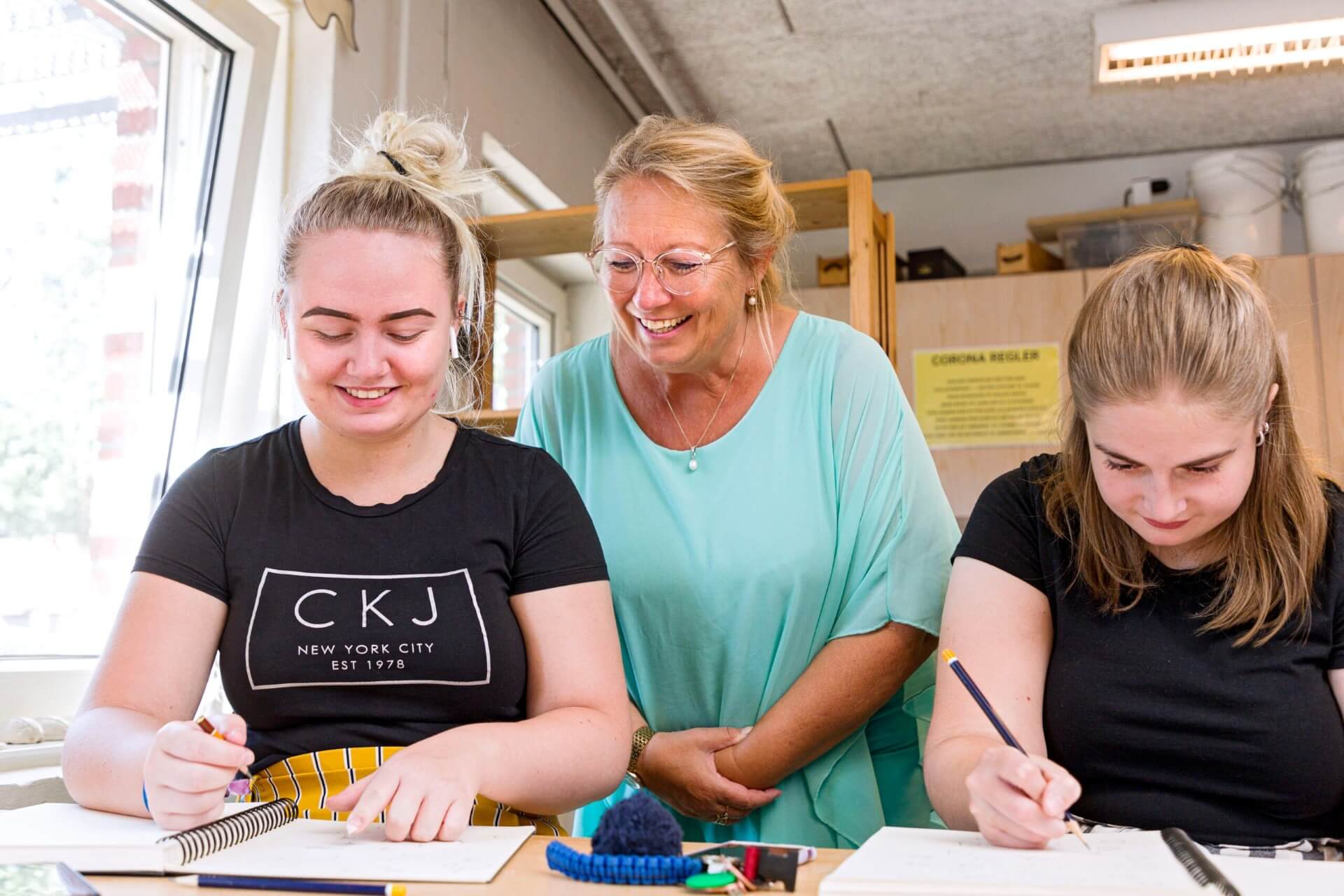 Elever og voksne på Rødding Fri Fag- og Efterskole